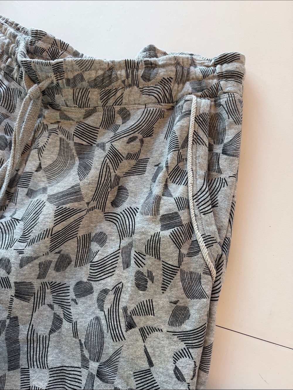 Gray Abstract-Print Drawstring Sweatpants - Picture 2 of 5